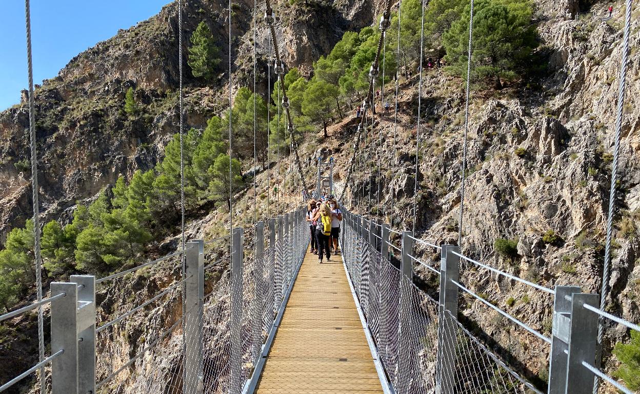 Foto de Inicio Sendero del Puente Colgante en Canillas de Aceituno, Málaga